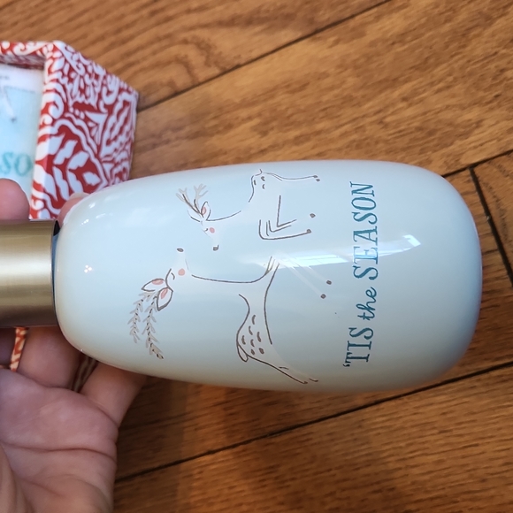 NIB Soap/Lotion Dispenser with Matching Hand Towels - Picture 7 of 11